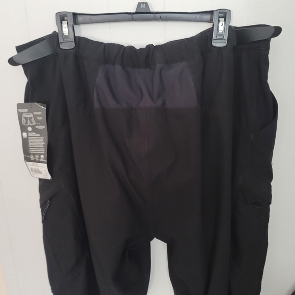 Shorts - Picture 3 of 4